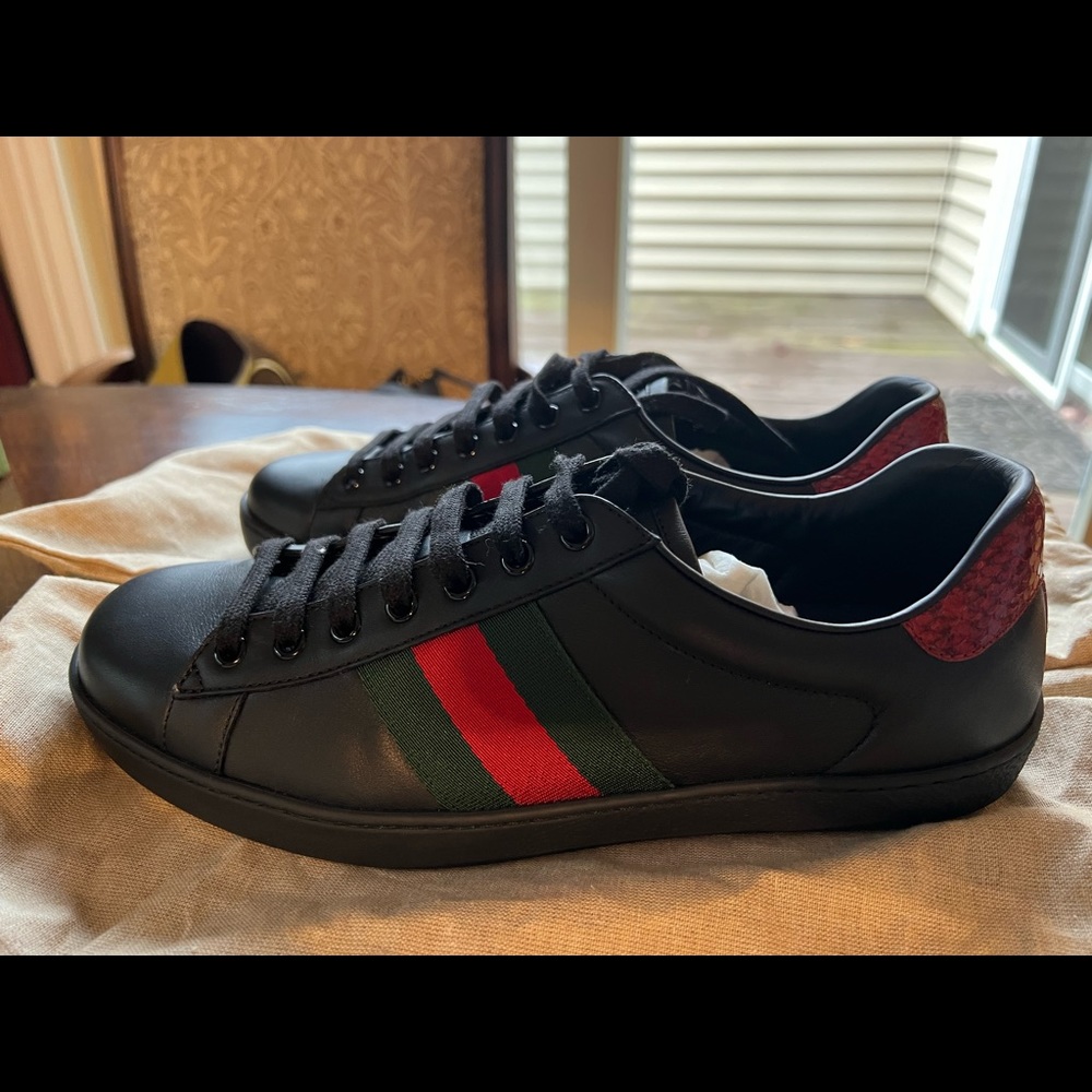 New Gucci sneakers Never worn.